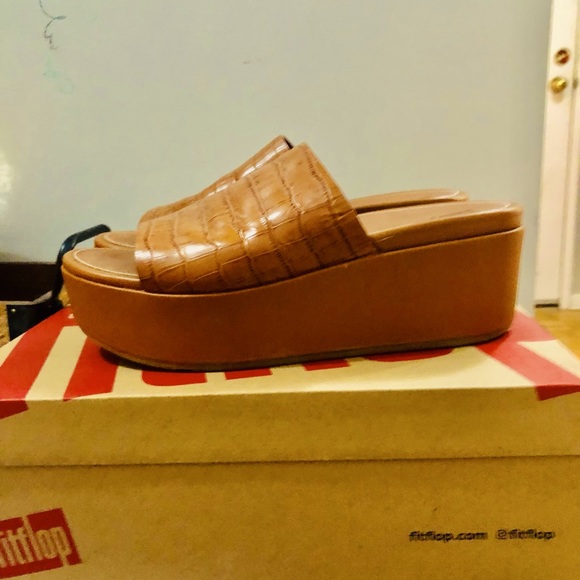 FitFlop tan leather slip ons! Bundle!$! - Picture 1 of 10